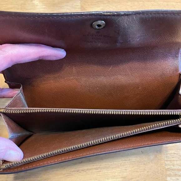 Louis Vuitton monogram Sarah long wallet. Some rubbing/wear (see pics). - Picture 4 of 6